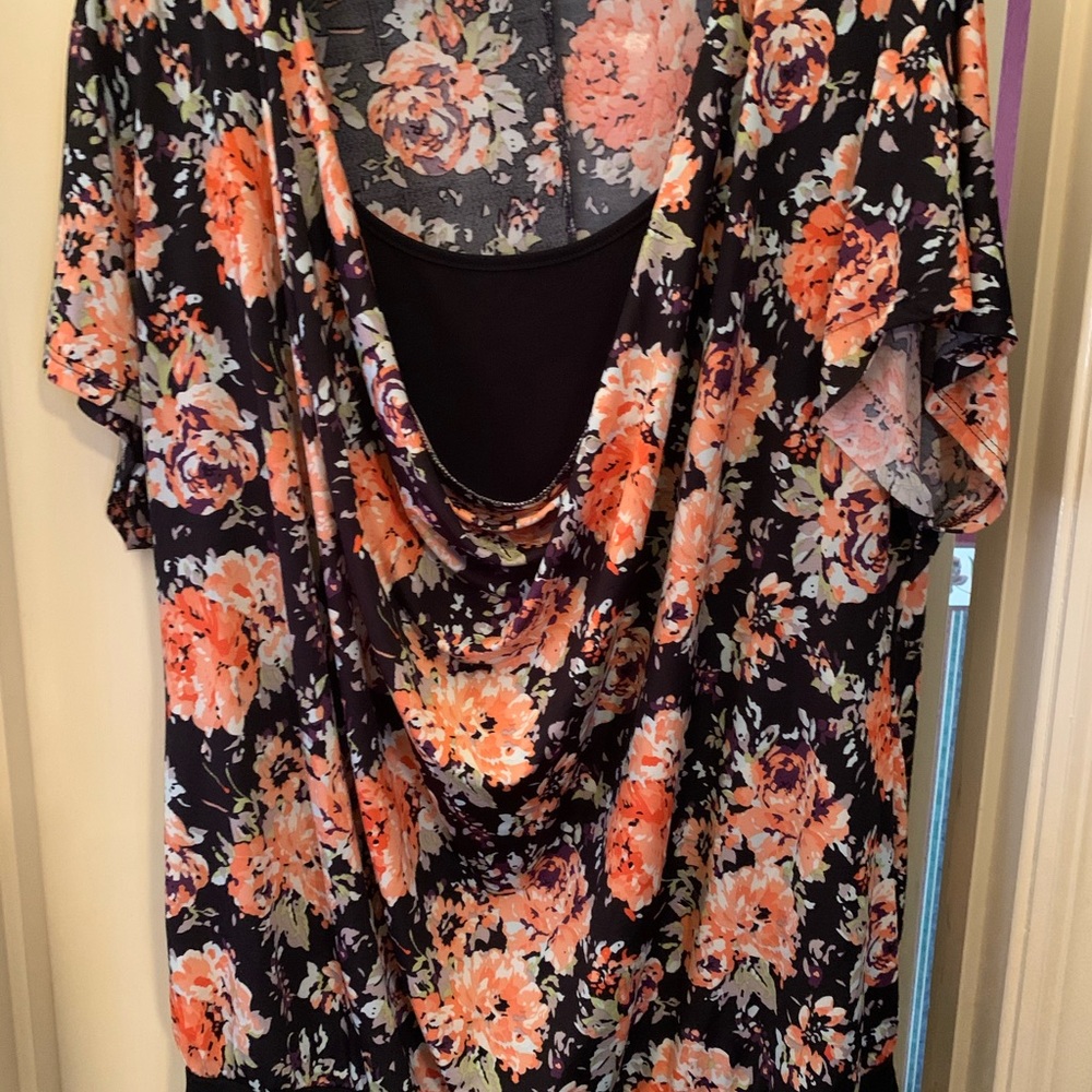 Plus size flowered blouse